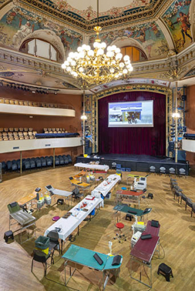 Grand Kursaal, salle : configuration pour un don du sang. © Région Bourgogne-Franche-Comté, Inventaire du patrimoine