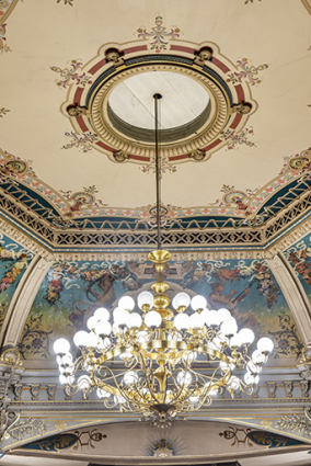 Grand Kursaal : le grand lustre. © Région Bourgogne-Franche-Comté, Inventaire du patrimoine