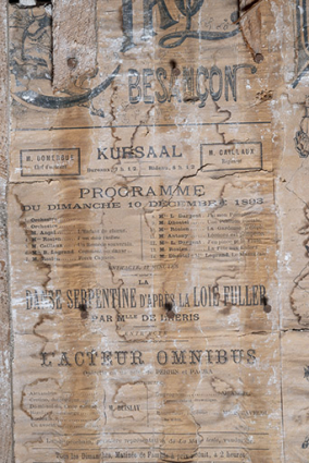 Grand Kursaal, pièce d'accès au comble : programme du 10 décembre 1893. © Région Bourgogne-Franche-Comté, Inventaire du patrimoine