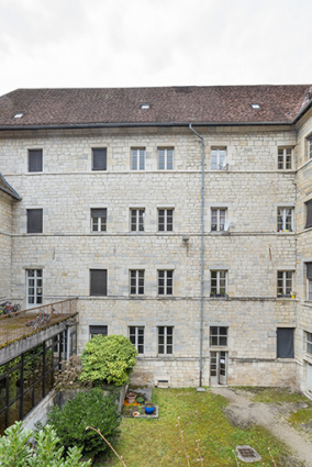 Façade sur cour de l'aile ouest. © Région Bourgogne-Franche-Comté, Inventaire du patrimoine Façade sur cour de l'aile ouest. © Région Bourgogne-Franche-Comté, Inventaire du patrimoine