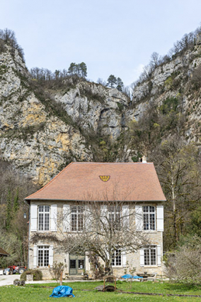 Façade sud du logis abbatial (cadrage vertical). © Région Bourgogne-Franche-Comté, Inventaire du patrimoine