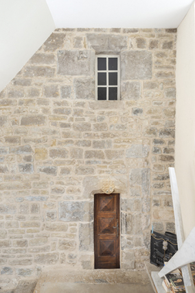 Intérieur du logis. Partie de mur médiéval. © Région Bourgogne-Franche-Comté, Inventaire du patrimoine