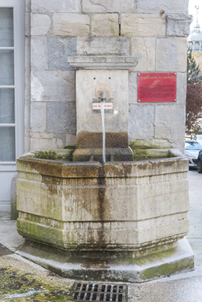 La fontaine vue de face. © Région Bourgogne-Franche-Comté, Inventaire du patrimoine