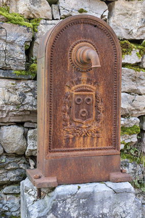 Borne-fontaine. Détail de la borne. © Région Bourgogne-Franche-Comté, Inventaire du patrimoine