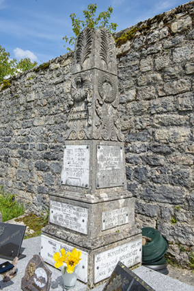 Tombe de la famille Bondenet.  © Région Bourgogne-Franche-Comté, Inventaire du patrimoine