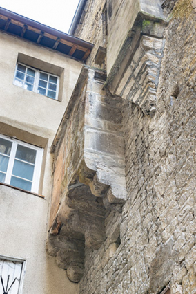 Bretêche et partie en encorbellement sur le mur nord du bâtiment sur rue. © Région Bourgogne-Franche-Comté, Inventaire du patrimoine Bretêche et partie en encorbellement sur le mur nord du bâtiment sur rue. © Région Bourgogne-Franche-Comté, Inventaire du patrimoine