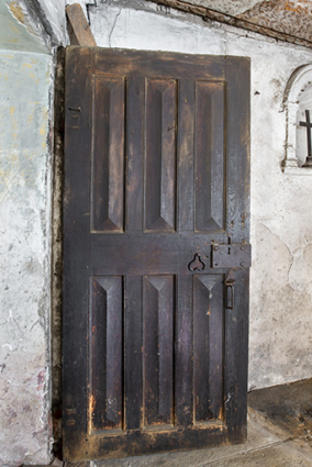 Porte de communication entre la tour polygonale et l'aile nord. © Région Bourgogne-Franche-Comté, Inventaire du patrimoine Porte de communication entre la tour polygonale et l'aile nord. © Région Bourgogne-Franche-Comté, Inventaire du patrimoine