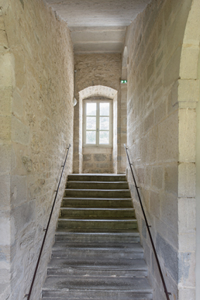 Aile ouest. Escalier de distribution des salles de classe. © Région Bourgogne-Franche-Comté, Inventaire du patrimoine Aile ouest. Escalier de distribution des salles de classe. © Région Bourgogne-Franche-Comté, Inventaire du patrimoine