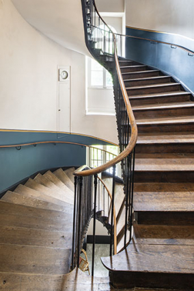 Cage de l'escalier, depuis le premier palier (aile nord). © Région Bourgogne-Franche-Comté, Inventaire du patrimoine Cage de l'escalier, depuis le premier palier (aile nord). © Région Bourgogne-Franche-Comté, Inventaire du patrimoine