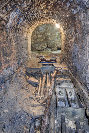 Galerie maçonnée renfermant les bassins de division. Vue depuis l'aval. © Région Bourgogne-Franche-Comté, Inventaire du patrimoine