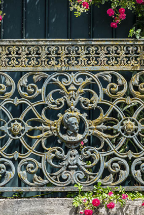 Mur ouest du jardin. Détail de la grille. © Région Bourgogne-Franche-Comté, Inventaire du patrimoine Mur ouest du jardin. Détail de la grille. © Région Bourgogne-Franche-Comté, Inventaire du patrimoine