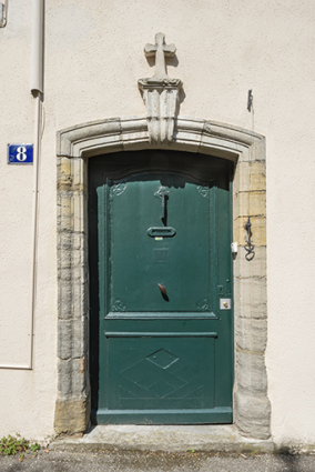 Façade antérieure. Détail de la porte. © Région Bourgogne-Franche-Comté, Inventaire du patrimoine Façade antérieure. Détail de la porte. © Région Bourgogne-Franche-Comté, Inventaire du patrimoine