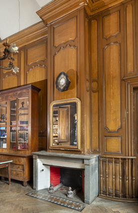 Lambris du bureau jouxtant l'ancienne salle du conseil. Vue de trois quarts. © Région Bourgogne-Franche-Comté, Inventaire du patrimoine