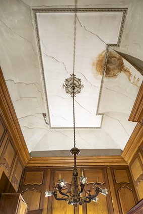 Plafond du bureau jouxtant l'ancienne salle du conseil. © Région Bourgogne-Franche-Comté, Inventaire du patrimoine