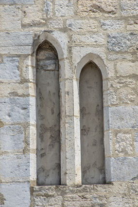 Façade antérieure. Baies étroites du deuxième étage. © Région Bourgogne-Franche-Comté, Inventaire du patrimoine Façade antérieure. Baies étroites du deuxième étage. © Région Bourgogne-Franche-Comté, Inventaire du patrimoine