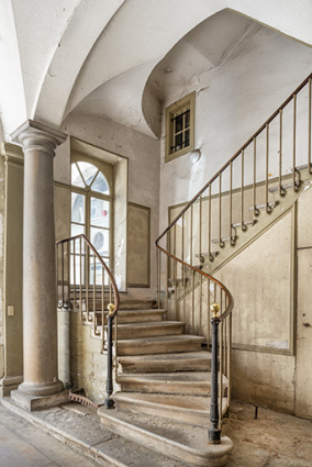 Départ de l'escalier de service, au bout du passage couvert. © Région Bourgogne-Franche-Comté, Inventaire du patrimoine Départ de l'escalier de service, au bout du passage couvert. © Région Bourgogne-Franche-Comté, Inventaire du patrimoine