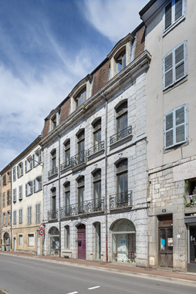 Vue de trois quarts droite. © Région Bourgogne-Franche-Comté, Inventaire du patrimoine Vue de trois quarts droite. © Région Bourgogne-Franche-Comté, Inventaire du patrimoine