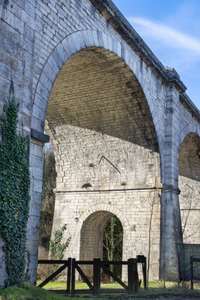 Vue rapprochée de l'arche est. © Région Bourgogne-Franche-Comté, Inventaire du patrimoine