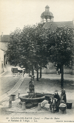 Salins-les-Bains (Jura) - Place des Bains et fontaine de l'Ange, s.d. [fin 19e ou début 20e siècle]. © Région Bourgogne-Franche-Comté, Inventaire du patrimoine