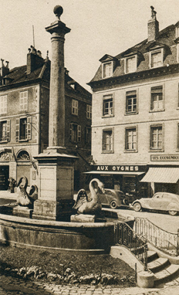 Salins-les-Bains - Fontaine des Cygnes, s.d. [vers 1930]. © Région Bourgogne-Franche-Comté, Inventaire du patrimoine