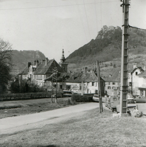 Vue d'ensemble depuis le sud-est, s.d. [vers 1960]. © Région Bourgogne-Franche-Comté, Inventaire du patrimoine