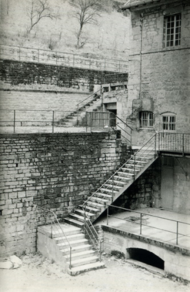 Cour du collège, s.d. [milieu 20e siècle]. © Région Bourgogne-Franche-Comté, Inventaire du patrimoine