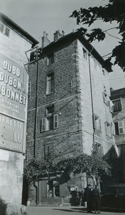 Angle sud-ouest du bâtiment sur rue, s.d. [vers 1955]. © Région Bourgogne-Franche-Comté, Inventaire du patrimoine