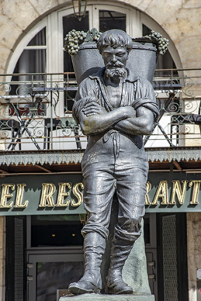 Statue, vue de face. © Région Bourgogne-Franche-Comté, Inventaire du patrimoine