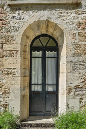 Porte orientale de la chapelle. © Région Bourgogne-Franche-Comté, Inventaire du patrimoine Porte orientale de la chapelle. © Région Bourgogne-Franche-Comté, Inventaire du patrimoine
