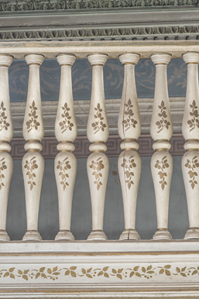 Chapelle. Détail des balustres de la tribune. © Région Bourgogne-Franche-Comté, Inventaire du patrimoine