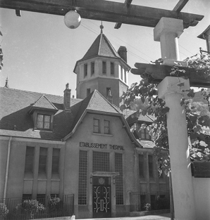 Entrée de l'établissement, s.d. [vers 1960]. © Région Bourgogne-Franche-Comté, Inventaire du patrimoine