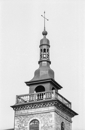 Le clocher à bulbe de l'église Saint-Jean-Baptiste, s.d. [vers 1970]. © Région Bourgogne-Franche-Comté, Inventaire du patrimoine