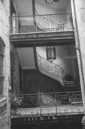La cage d'escalier, s.d. [vers 1960]. © Région Bourgogne-Franche-Comté, Inventaire du patrimoine
