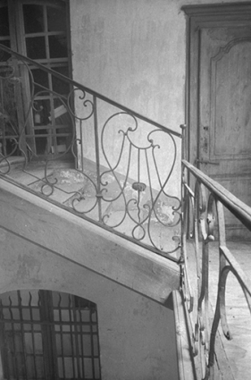 Cage d'escalier. Ferronnerie du garde-corps, s.d. [vers 1960]. © Région Bourgogne-Franche-Comté, Inventaire du patrimoine