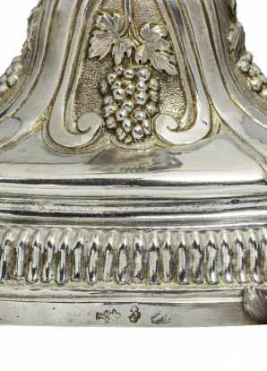 Détail : base et poinçons. © Région Bourgogne-Franche-Comté, Inventaire du patrimoine Détail : base et poinçons. © Région Bourgogne-Franche-Comté, Inventaire du patrimoine