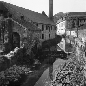 Façade sur la Furieuse du grenier à sel, s.d. [vers 1960]. © Région Bourgogne-Franche-Comté, Inventaire du patrimoine