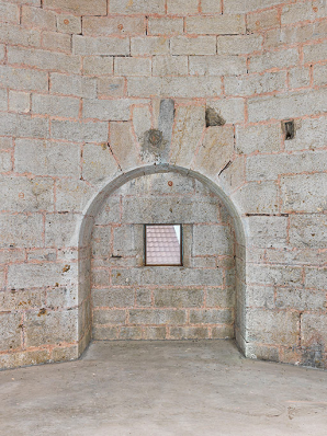 Bastion du puits : "alcove" avec embrasure du flanc nord. © Région Bourgogne-Franche-Comté, Inventaire du patrimoine