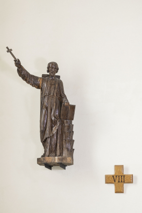Statuette (saint François-Xavier ?) et station de chemin de croix. © Région Bourgogne-Franche-Comté, Inventaire du patrimoine Statuette (saint François-Xavier ?) et station de chemin de croix. © Région Bourgogne-Franche-Comté, Inventaire du patrimoine