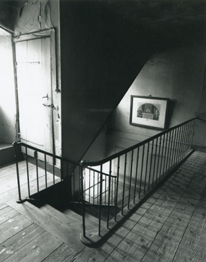 Bâtiment conventuel. Escalier du 19e siècle, 1997. © Région Bourgogne-Franche-Comté, Inventaire du patrimoine Bâtiment conventuel. Escalier du 19e siècle, 1997. © Région Bourgogne-Franche-Comté, Inventaire du patrimoine