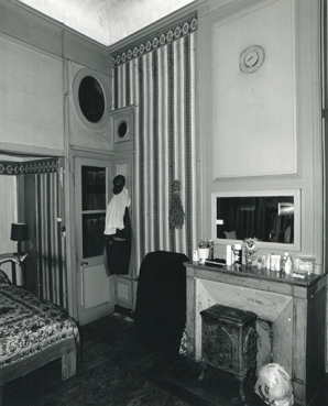Premier étage du bâtiment conventuel. Chambre dans l'appartement ouest, 1997. © Région Bourgogne-Franche-Comté, Inventaire du patrimoine