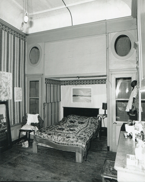 Premier étage du bâtiment conventuel. Chambre à alcôve, 1997. © Région Bourgogne-Franche-Comté, Inventaire du patrimoine Premier étage du bâtiment conventuel. Chambre à alcôve, 1997. © Région Bourgogne-Franche-Comté, Inventaire du patrimoine