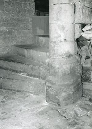 Logis. Base de l'escalier en vis, 1990. © Archives municipales, Besançon Logis. Base de l'escalier en vis, 1990. © Archives municipales, Besançon