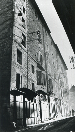Façade ouest vue de trois quarts, s.d. [1ère moitié 20e siècle]. © Archives municipales, Besançon
