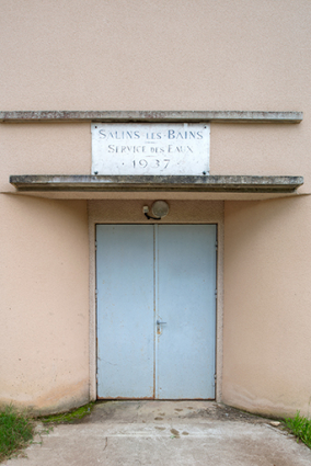 Station de stérilisation (1937). Détail de la porte. © Région Bourgogne-Franche-Comté, Inventaire du patrimoine