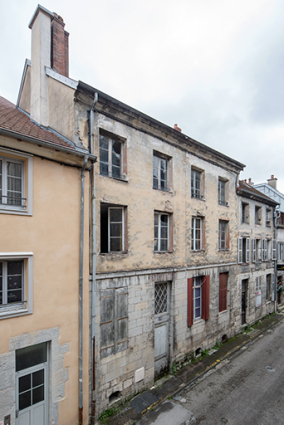 Façade postérieure vue de trois quarts gauche. © Région Bourgogne-Franche-Comté, Inventaire du patrimoine