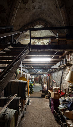 Cave du bâtiment sur rue. Travée centrale vue depuis l'ouest. © Région Bourgogne-Franche-Comté, Inventaire du patrimoine