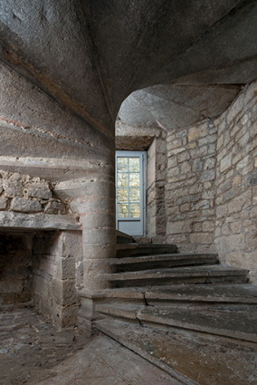 Escalier sud du bâtiment amont. Vue depuis le rez-de-chaussée. © Région Bourgogne-Franche-Comté, Inventaire du patrimoine