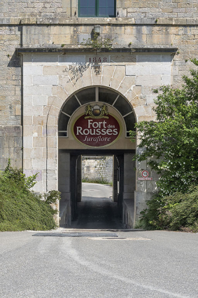 La porte de Suisse, vue depuis l'Intérieur de la place. © Région Bourgogne-Franche-Comté, Inventaire du patrimoine