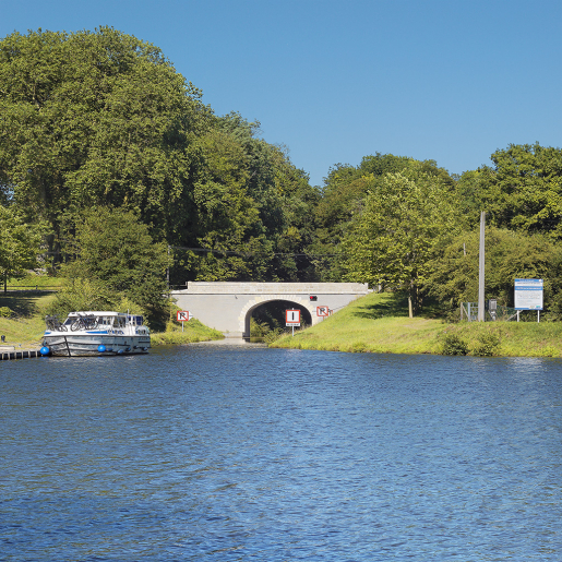 La Collancelle (58) : pont routier des Poujats sur le canal du Nivernais © Thierry Kuntz / Région Bourgogne-Franche-Comté, Inventaire du patrimoine - 2013