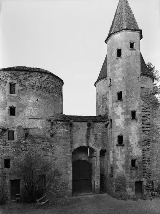  château fort © Michel Rosso / Région Bourgogne-Franche-Comté, Inventaire du patrimoine - 1969